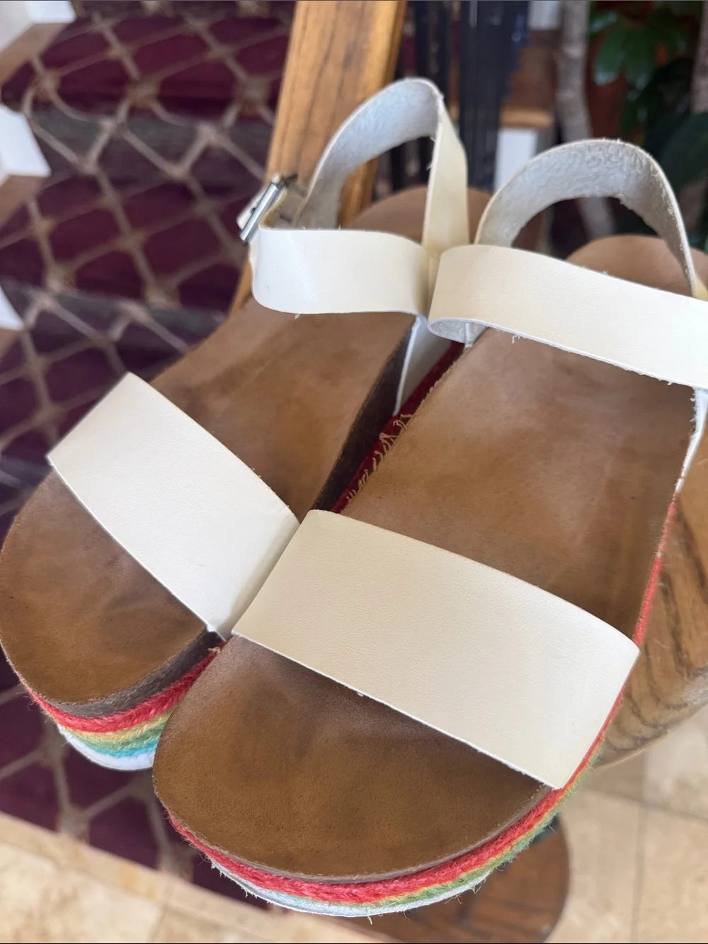 DIRTY LAUNDRY white rainbow, striped platform sandals very good condition 9.5